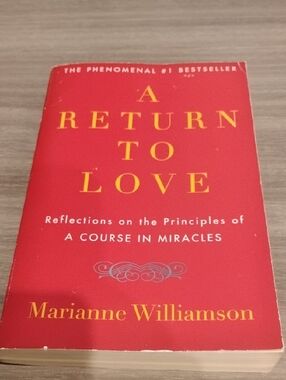 A Return to Love by Marianne Williamson - Red Cover